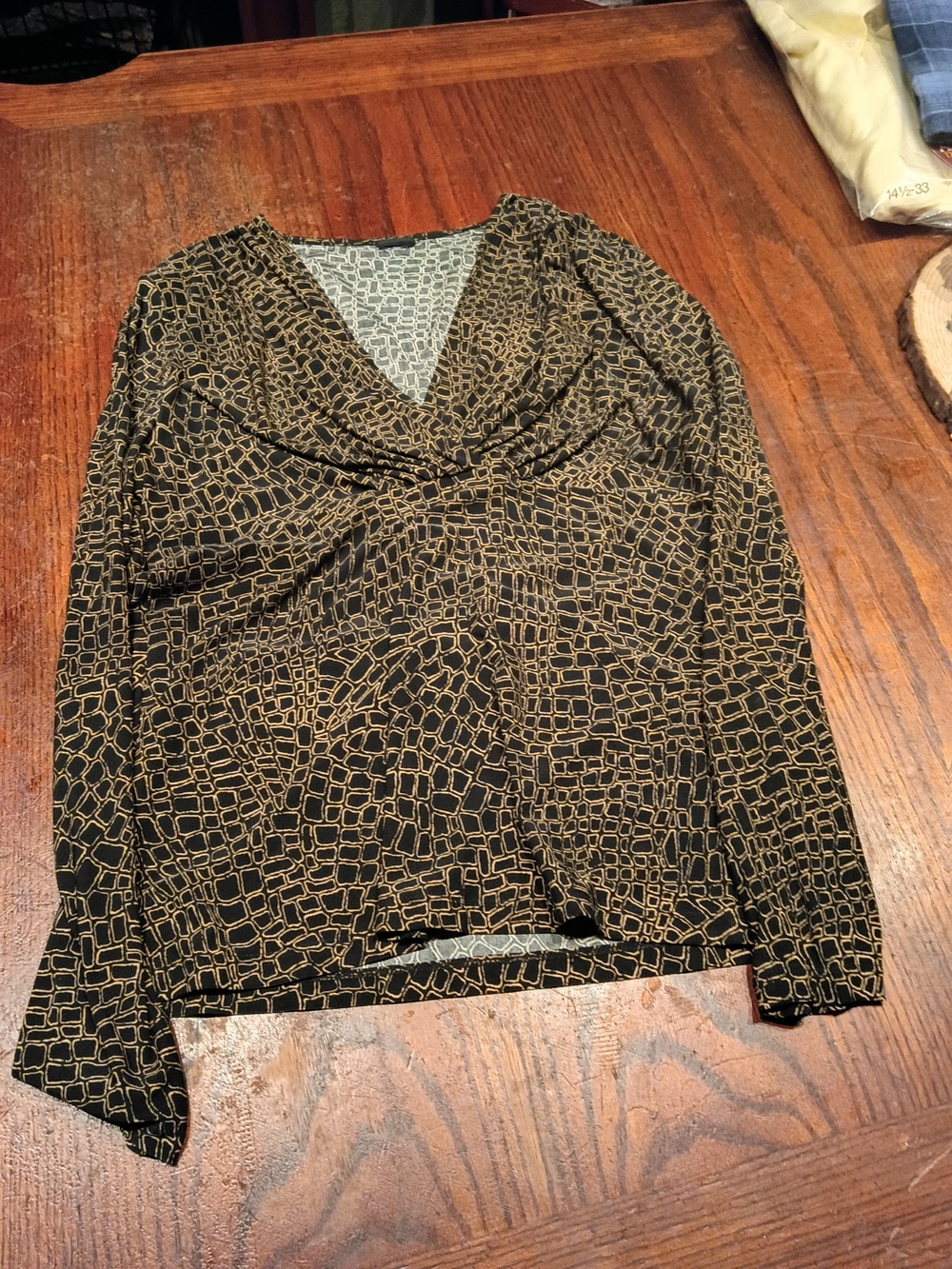 Source Unknown Black and Gold Geometric Twist-Front Long Sleeve Top